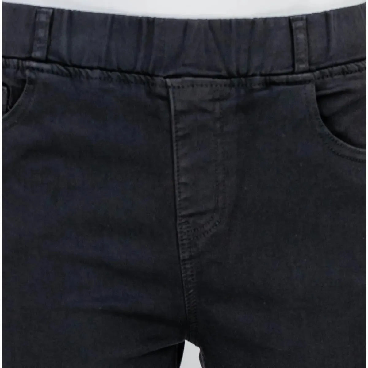 Дамски черни еластични дънки, детайл на талията и джобовете, подходящи за ежедневие и офис.