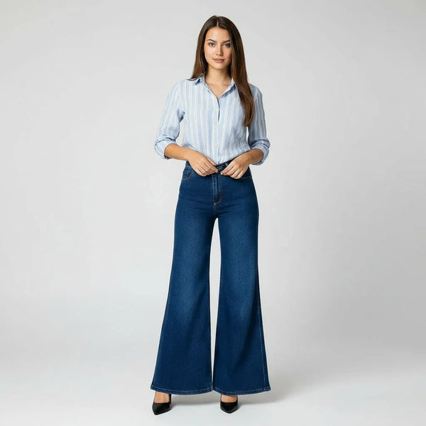 Дамски дънки с широк крачол, модерен модел с класически син деним и свобода на движение.