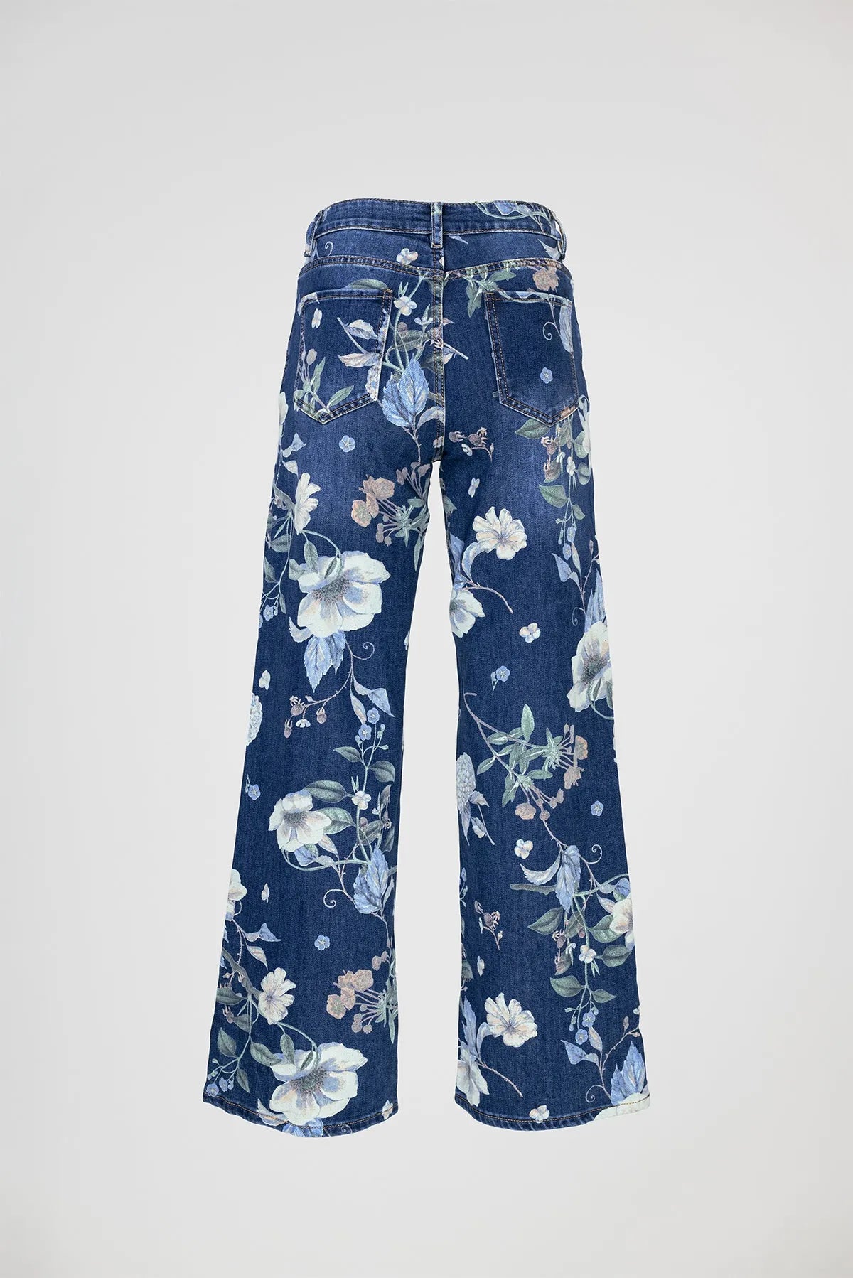 Дамски дънки Midnight Bloom с широк крачол, висока талия и флорален принт върху тъмен деним.