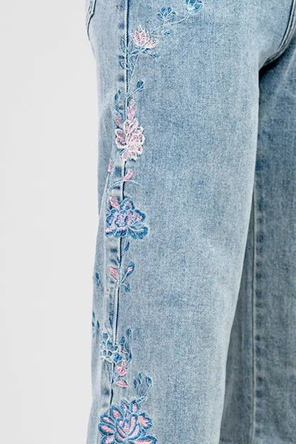 Дамски дънки със светъл деним и флорална бродерия - Denim flower-дънки-6Sense