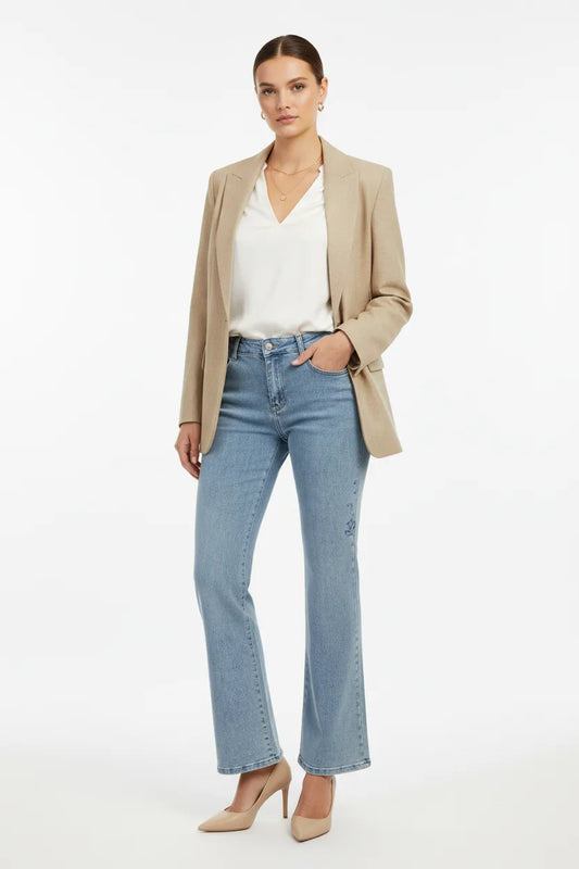 Дамски дънки със светъл деним и флорална бродерия | колекция есен-зима 6Sense