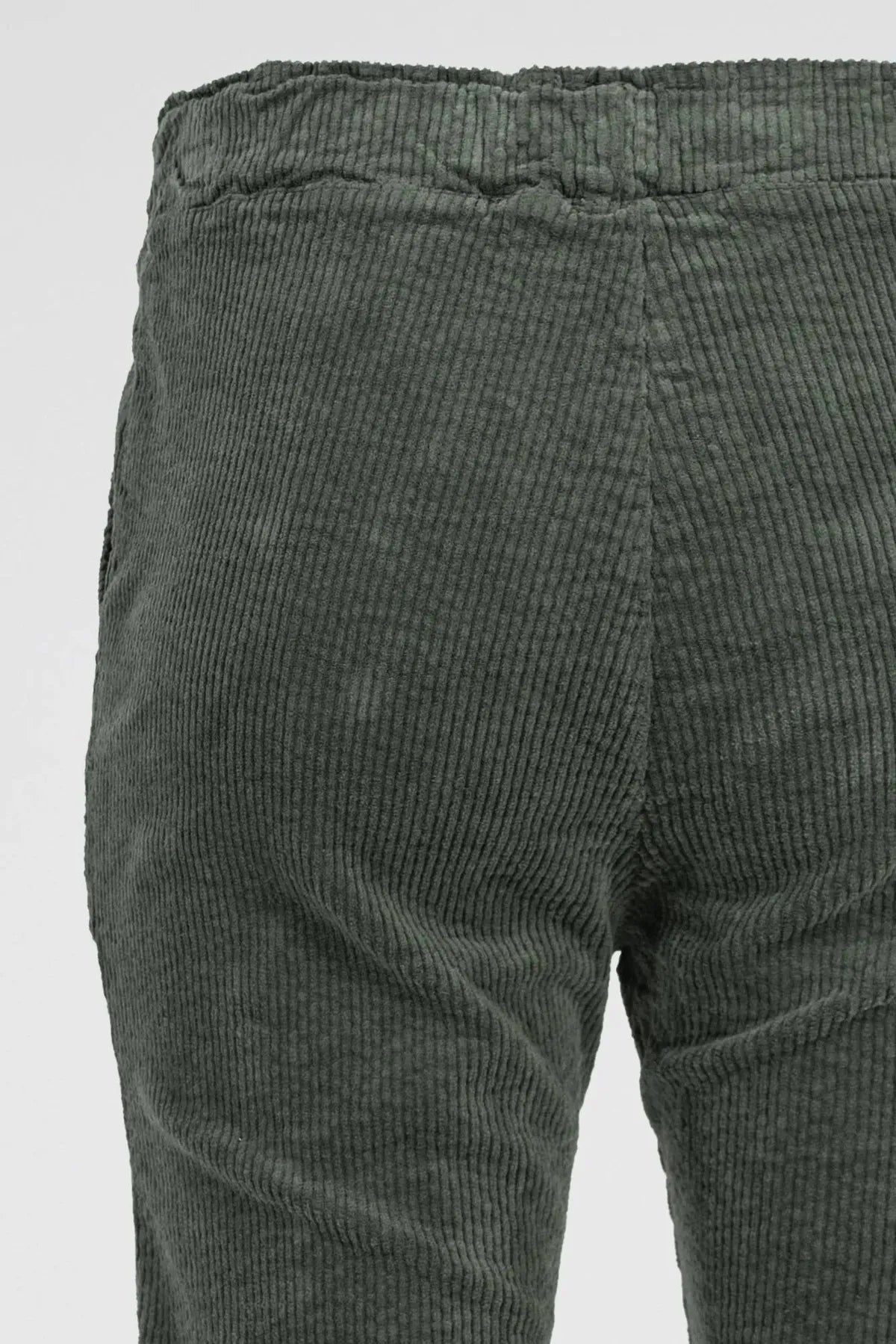 Дамски джинси Forest Cord – горско зелен кадифен комфорт-джинси-6Sense