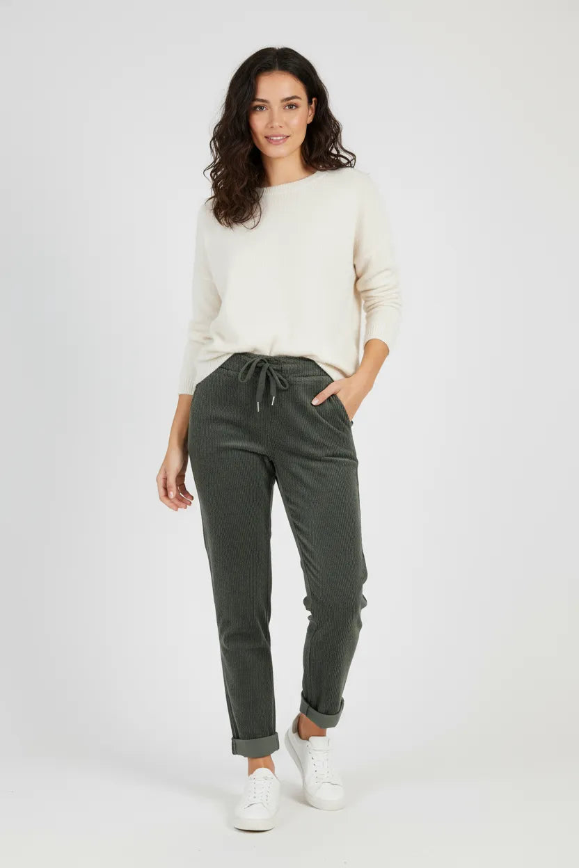 Дамски джинси Forest Cord – горско зелен кадифен комфорт-джинси-6Sense