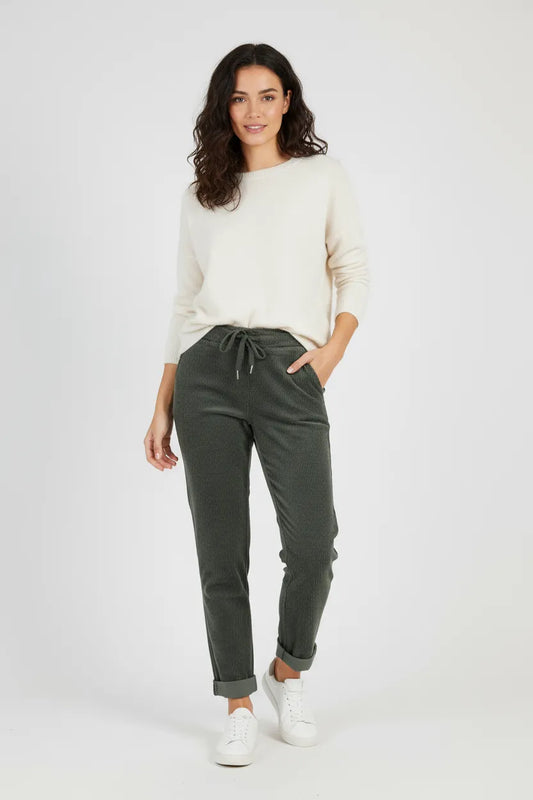 Дамски джинси Forest Cord – горско зелен кадифен комфорт-джинси-6Sense