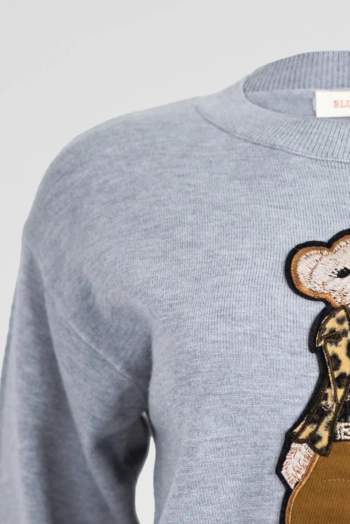 Дамски фино плетен пуловер с апликация мечок - Silver Bear-6Sense
