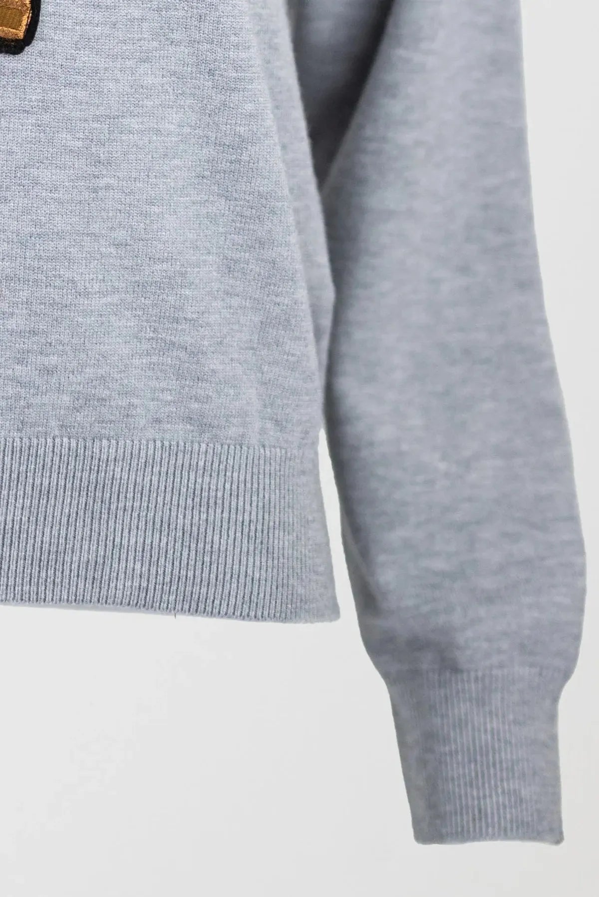 Дамски фино плетен пуловер с апликация мечок - Silver Bear-6Sense