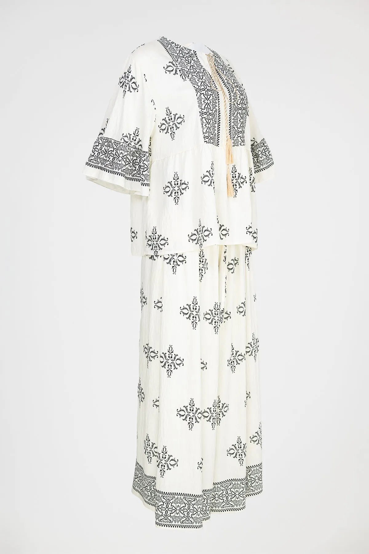Дамски комплект блуза и панталон с бродерия – Boho Grace-комплекти-6Sense