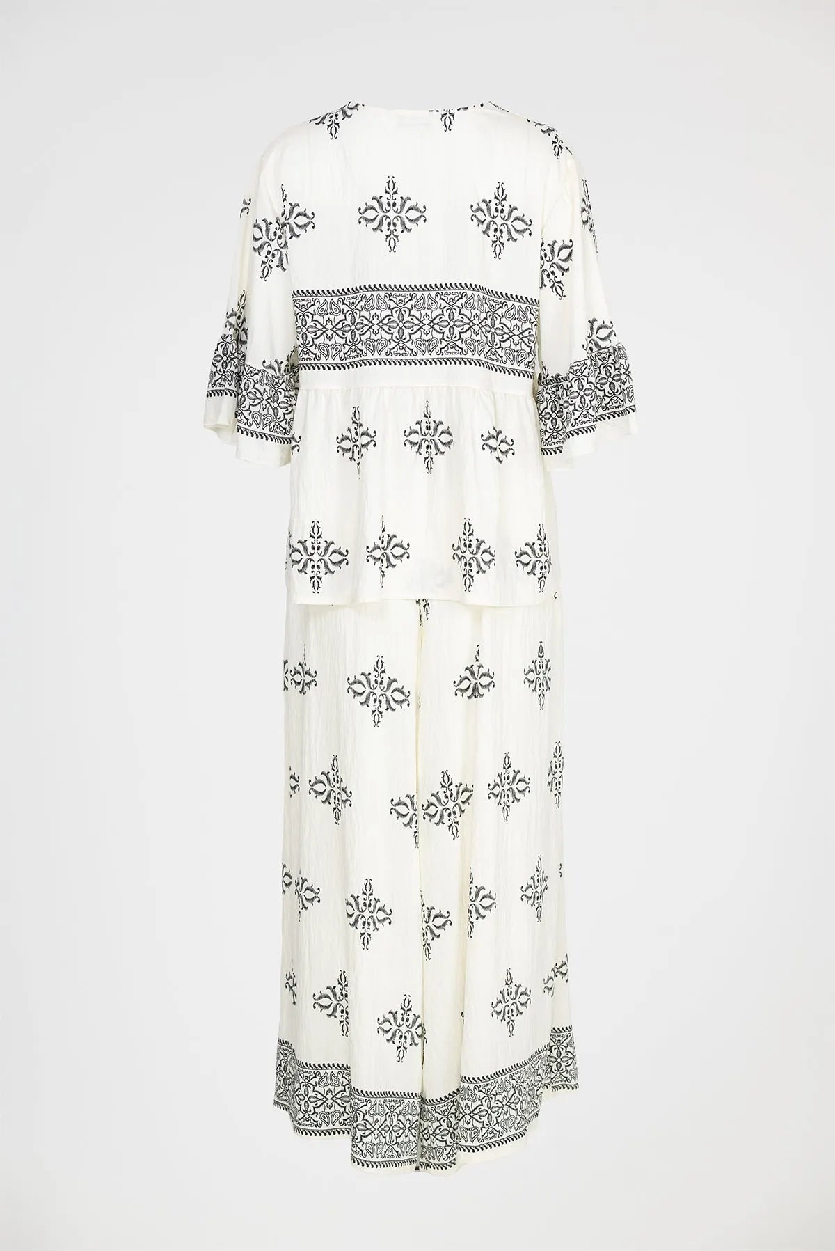 Дамски комплект блуза и панталон с бродерия – Boho Grace-комплекти-6Sense