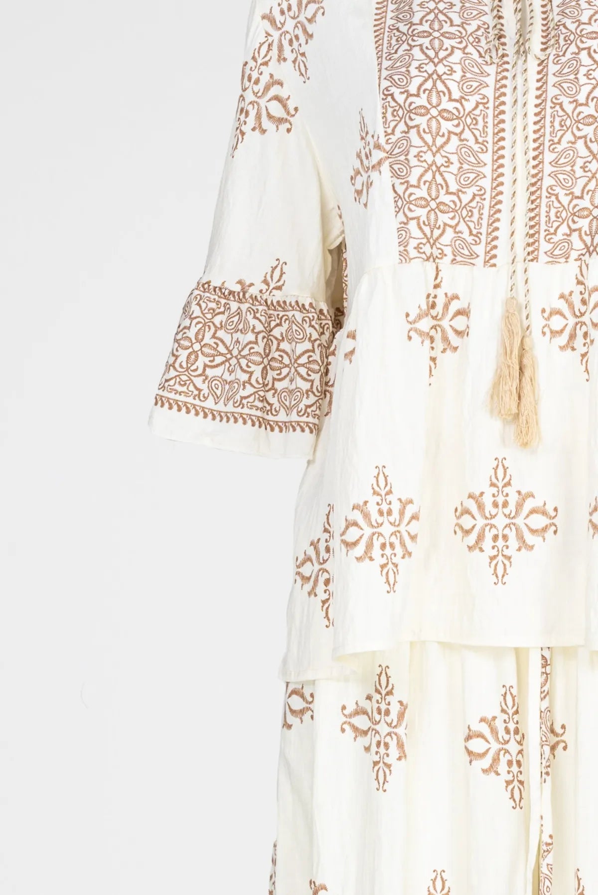 Дамски комплект блуза и панталон с бродерия в бежови тонове – Boho Grace-комплекти-6Sense