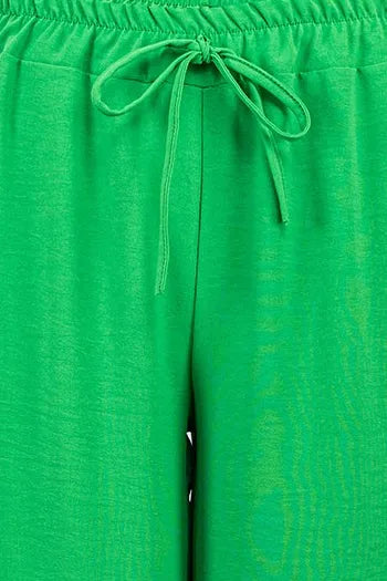 Дамски летен панталон в зелено - Emerald Breeze-панталони-6Sense