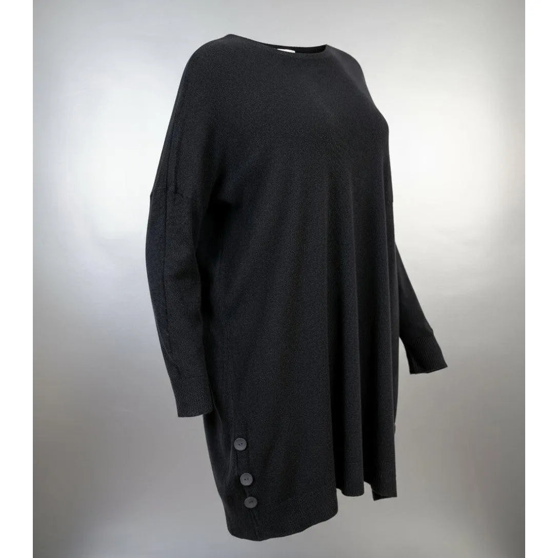 Дамски овърсайз пуловер с копчета в черно, мек и стилен за есен-зима.