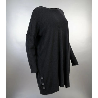 Дамски овърсайз пуловер с копчета в черно, мек и стилен за есен-зима.