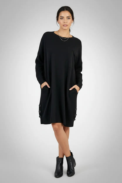 Дамски овърсайз пуловер с копчета в черно, есен-зима, удобен и стилен, подходящ за различни фигури.