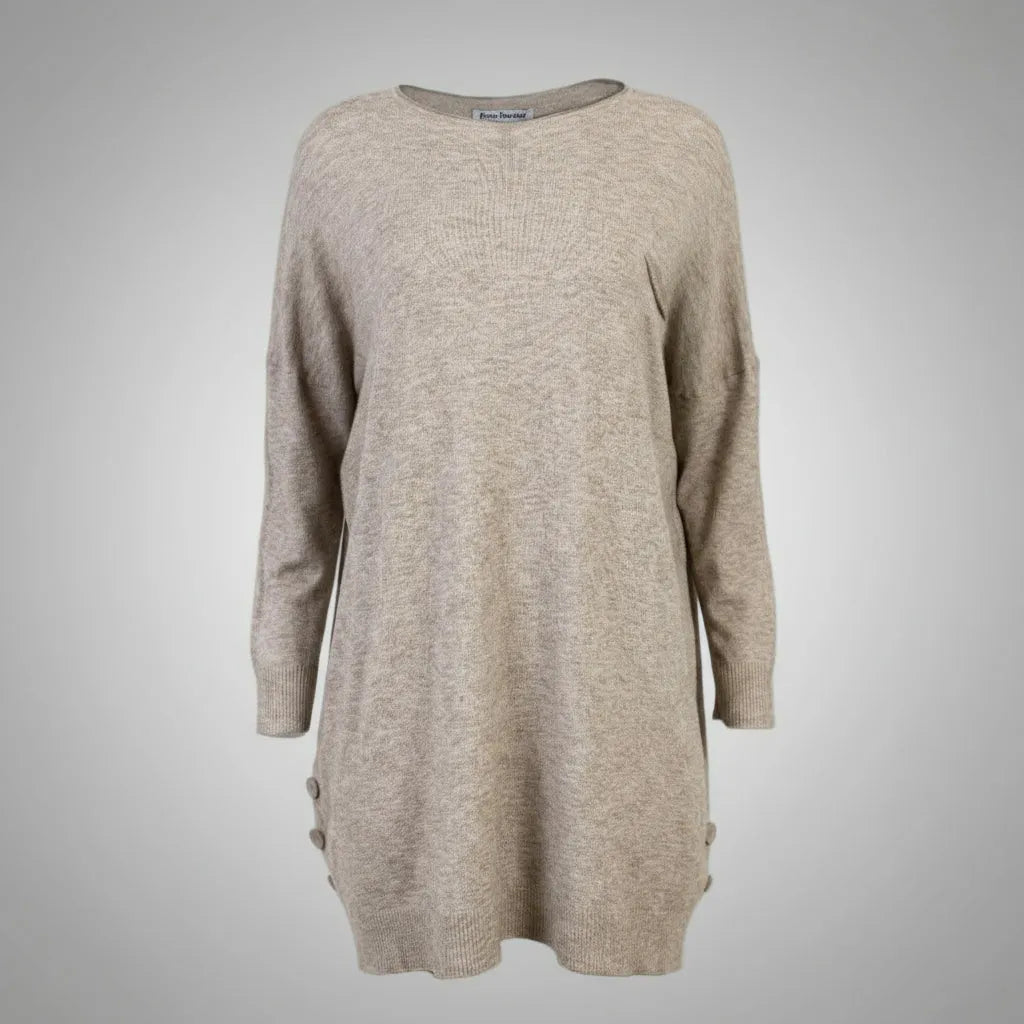 Дамски овърсайз пуловер с копчета в бежов меланж, идеален за есен-зима и комфортно носене.