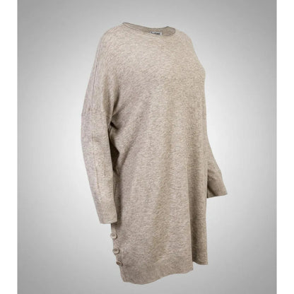 Дамски овърсайз пуловер с копчета в бежов меланж, удобна и елегантна дреха за есен-зима.