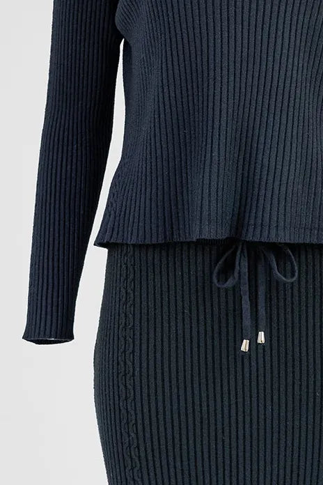 Дамски плетен комплект пола и топ в черно - Black Shine-комплекти-6Sense