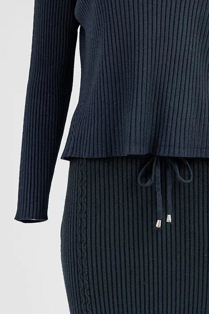 Дамски плетен комплект пола и топ в черно - Black Shine-комплекти-6Sense