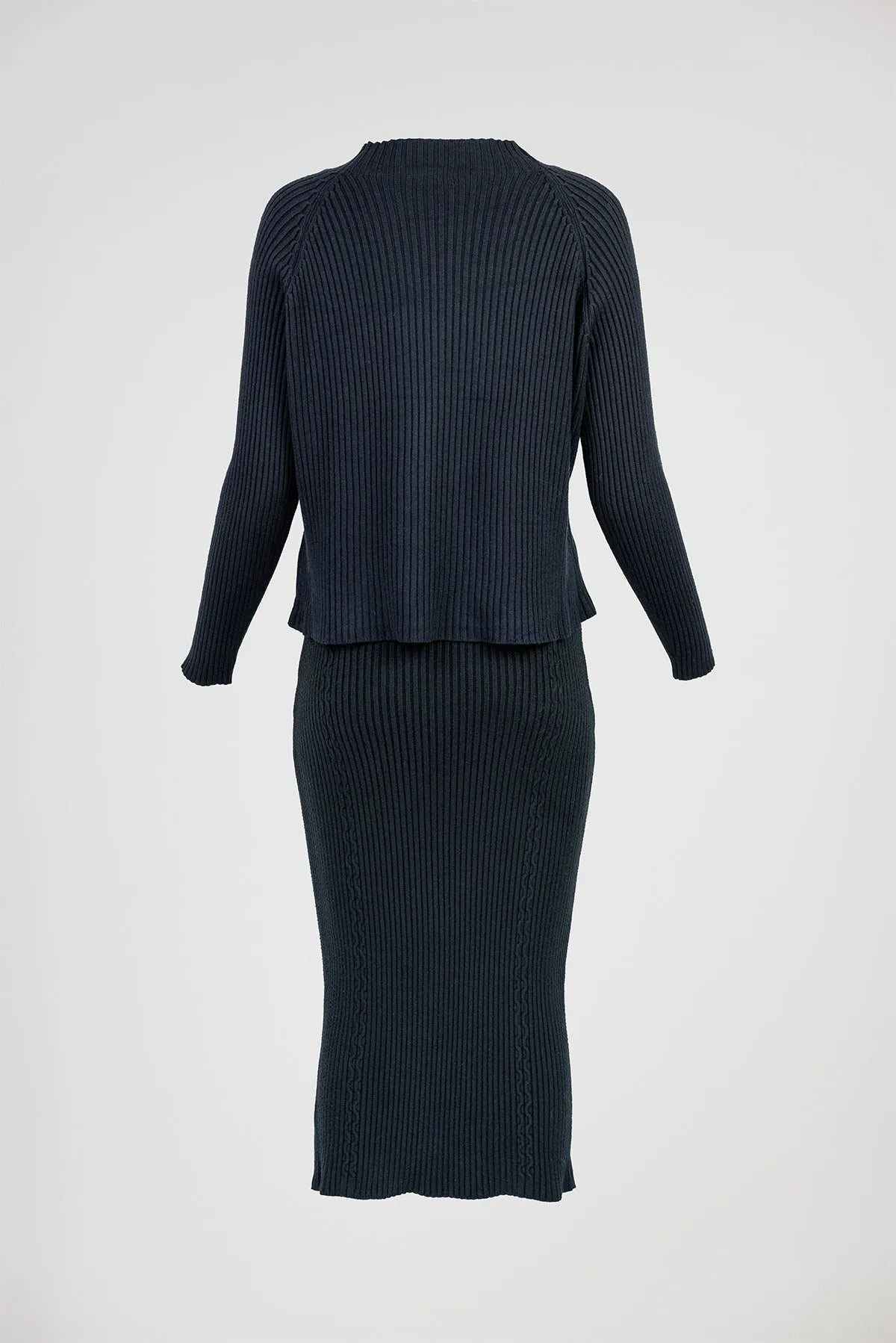 Дамски плетен комплект пола и топ в черно - Black Shine-комплекти-6Sense