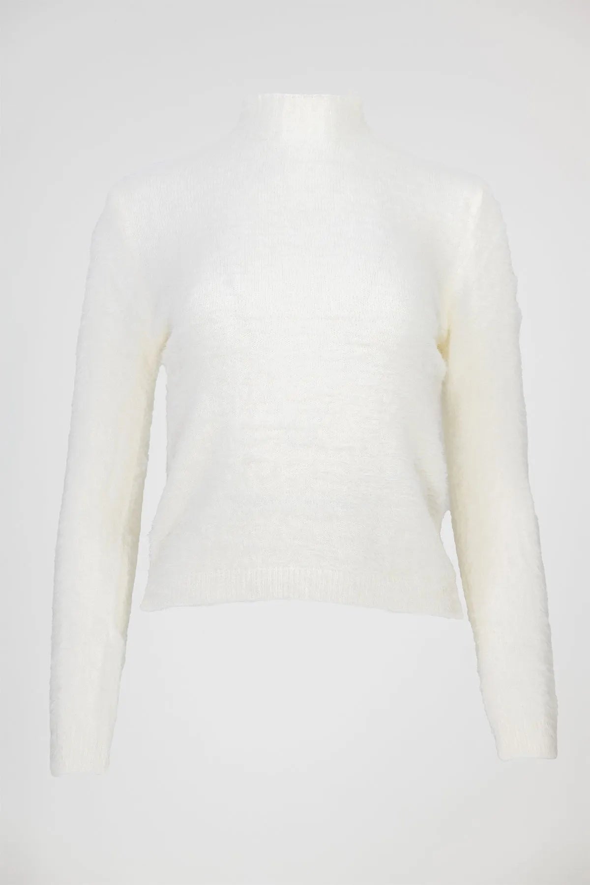 Дамски пухкав пуловер с висока яка – екрю-пуловери-6Sense