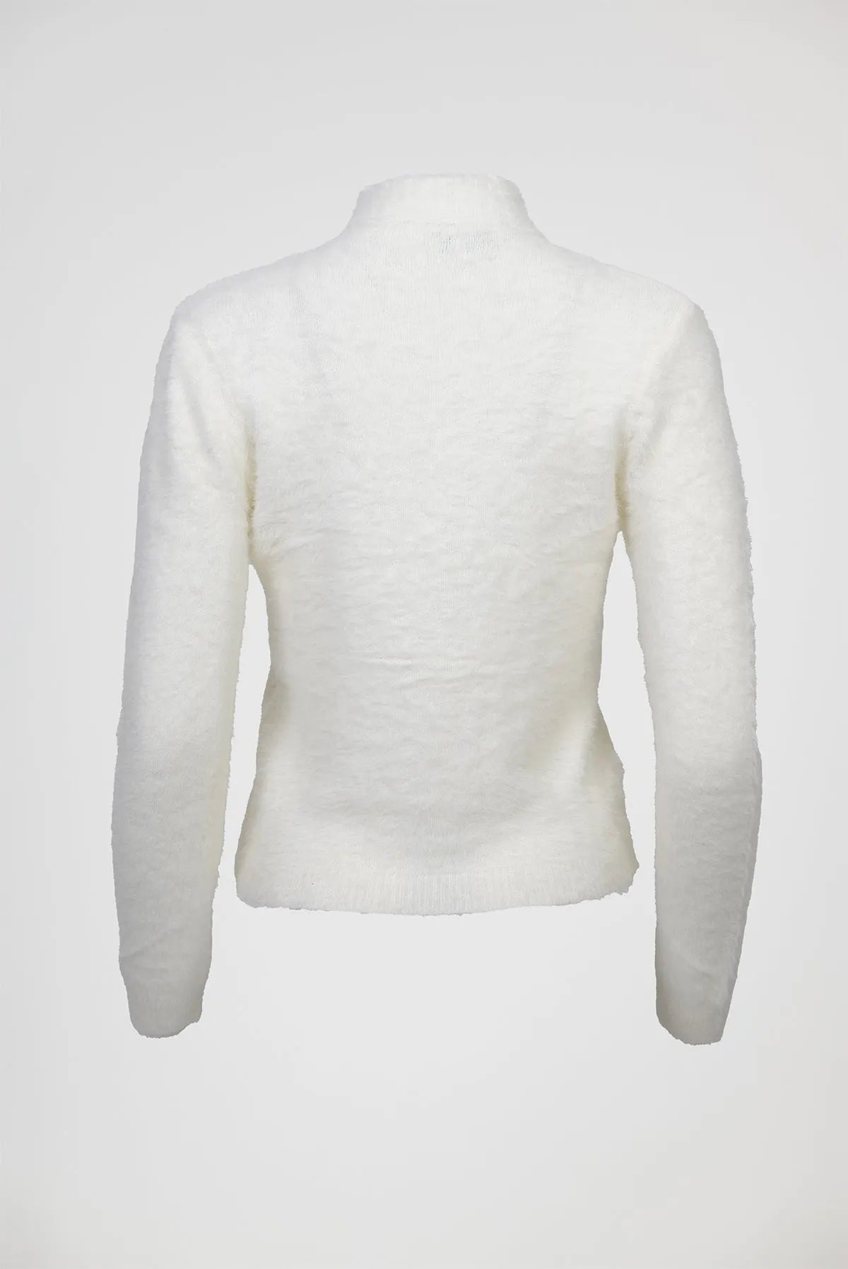 Дамски пухкав пуловер с висока яка – екрю-пуловери-6Sense