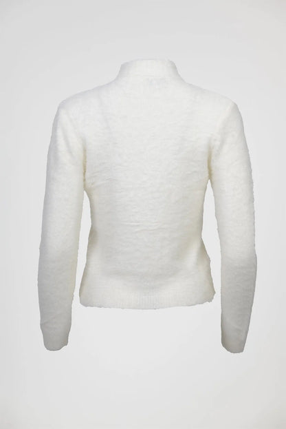 Дамски пухкав пуловер с висока яка – екрю-пуловери-6Sense