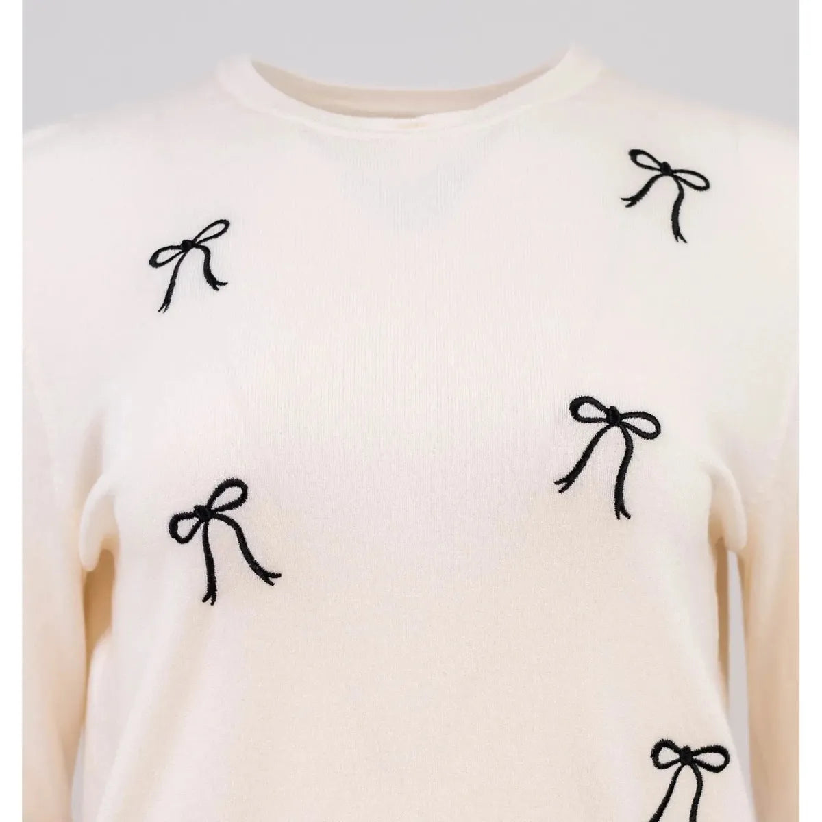 Дамски пуловер с бродирани панделки - eкрю | колекция есен-зима-пуловери-6Sense