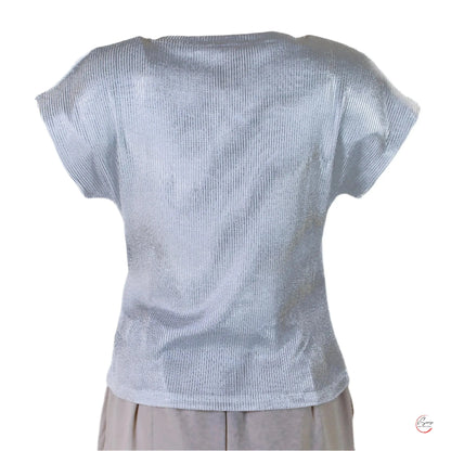 ✨ Сияйна със светло-сребрист топ – защото блясъкът ти е неподражаем! ✨