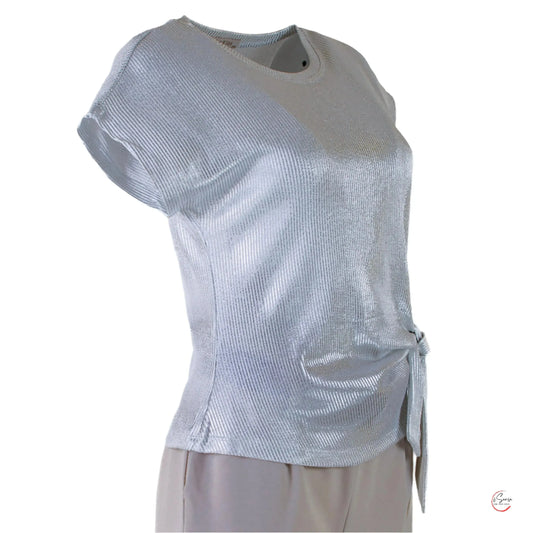 ✨ Сияйна със светло-сребрист топ – защото блясъкът ти е неподражаем! ✨