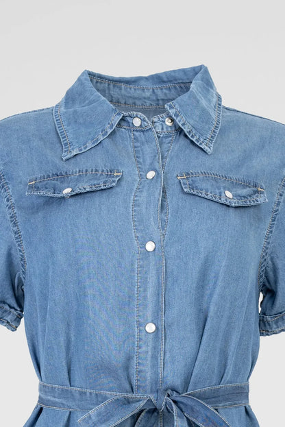 Дънкова рокля с къс ръкав, колан и копчета – Soft Denim Flow-рокли-6Sense