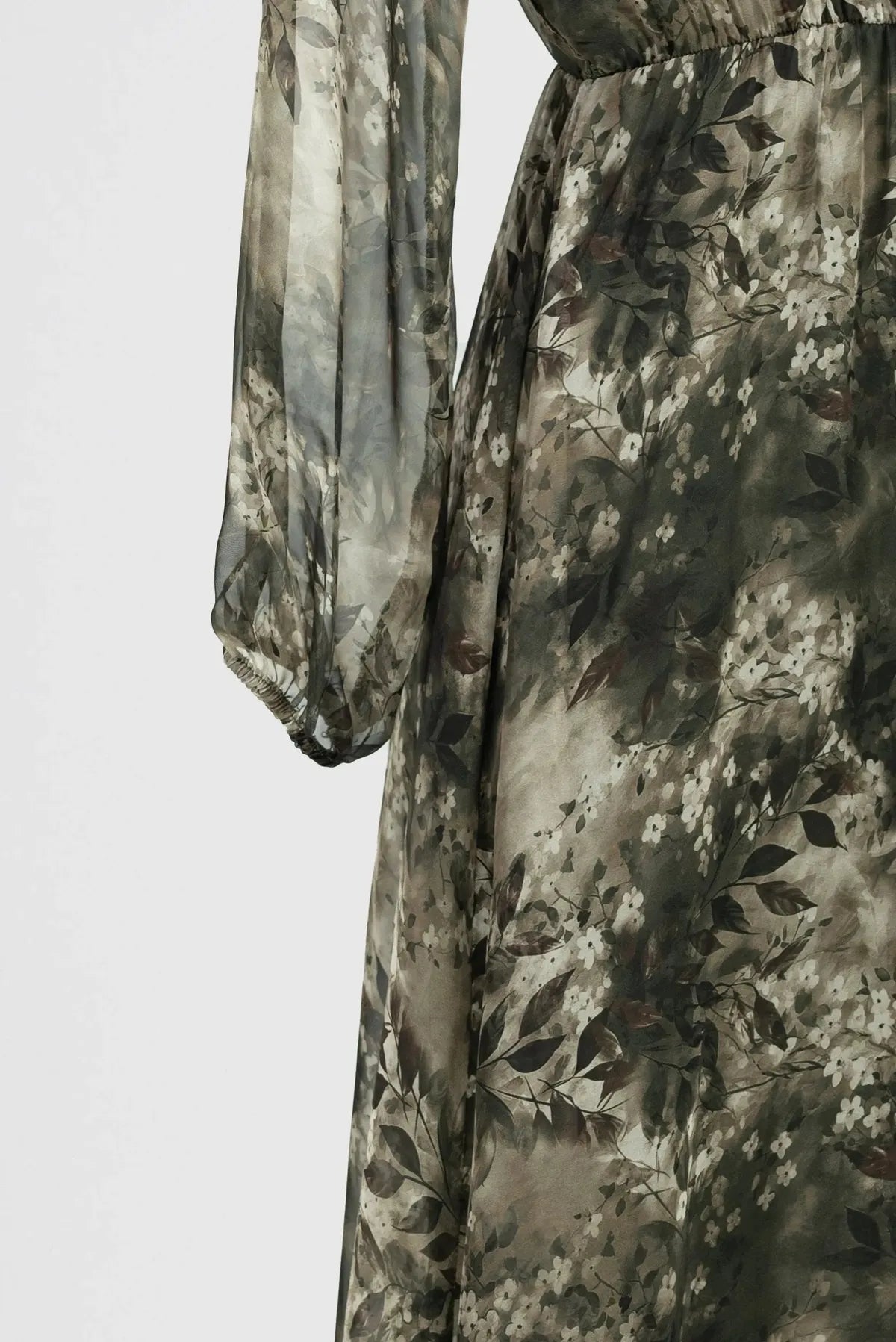 Ефирна рокля с флорален принт и панделка – Forest Whisper-рокли-6Sense