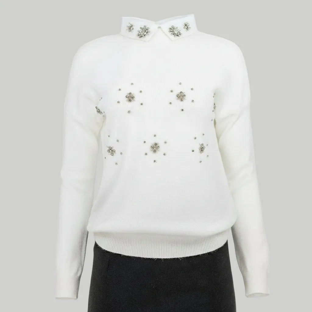 Елегантен бял пуловер с декорирана яка - Amber Frame-пуловери-6Sense