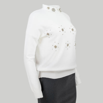 Елегантен бял пуловер с декорирана яка - Amber Frame-пуловери-6Sense