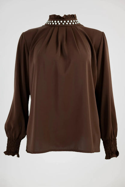 Kафява блуза с декоративна яка и фина драпировка - Tiramisu-блузи-6Sense