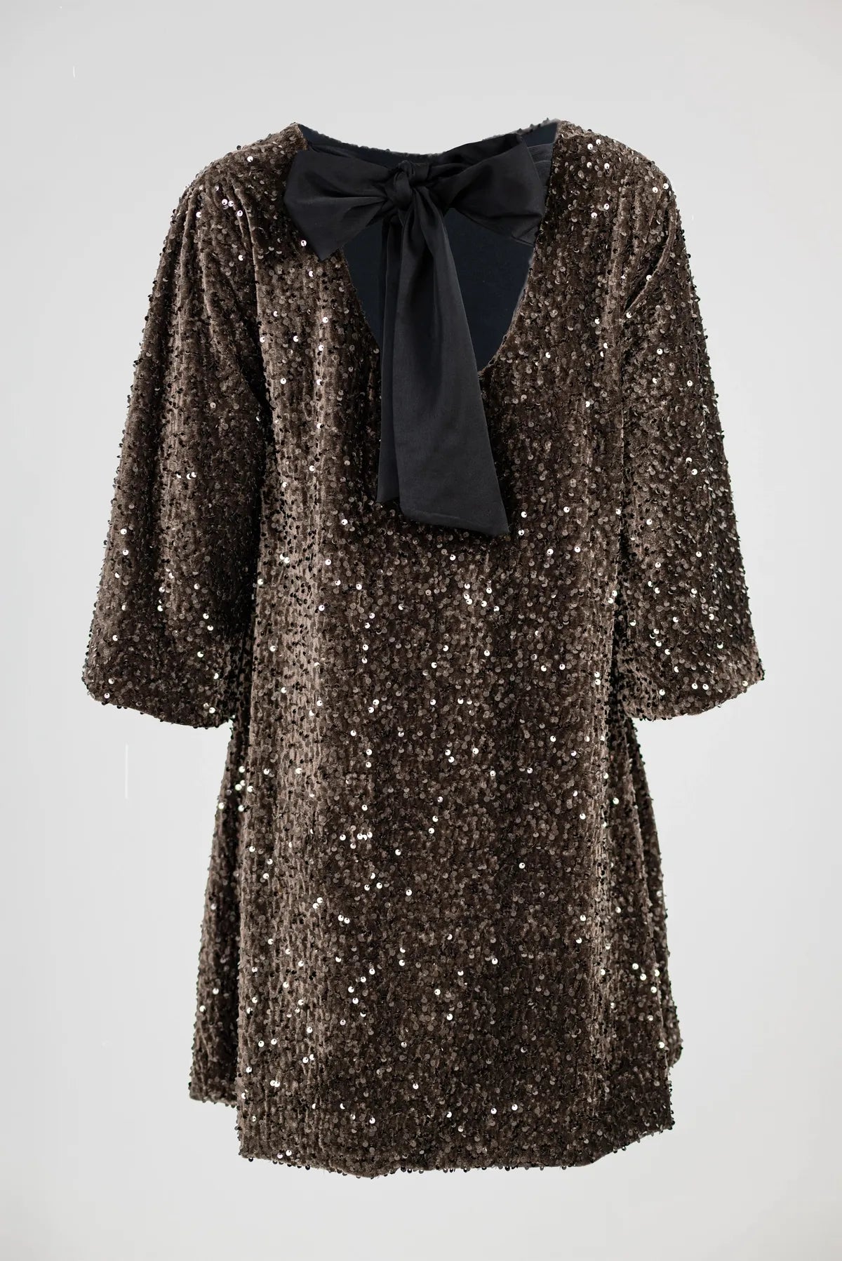 Kафява рокля с пайети и панделка на гърба - Cocoa Sparkle-рокли-6Sense