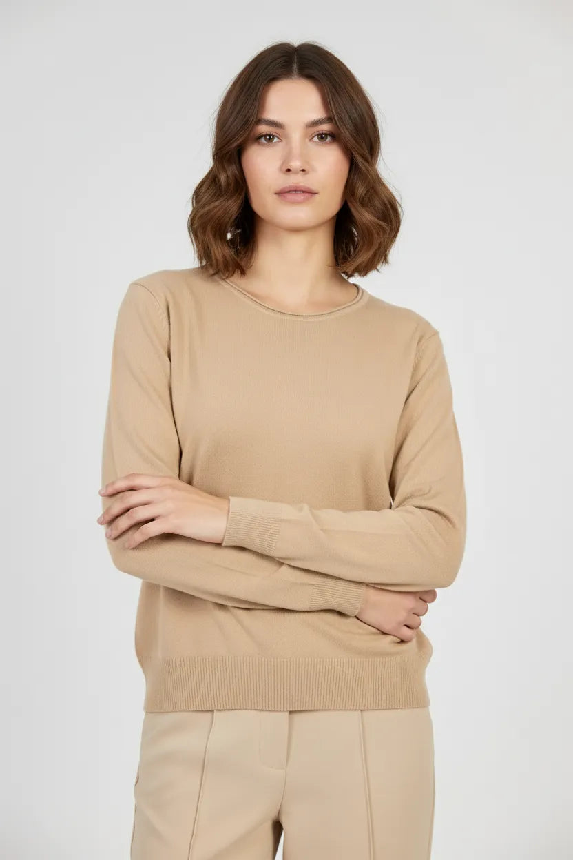 Камел пуловер фино плетиво с обло деколте - Essential Soft-пуловери-6Sense