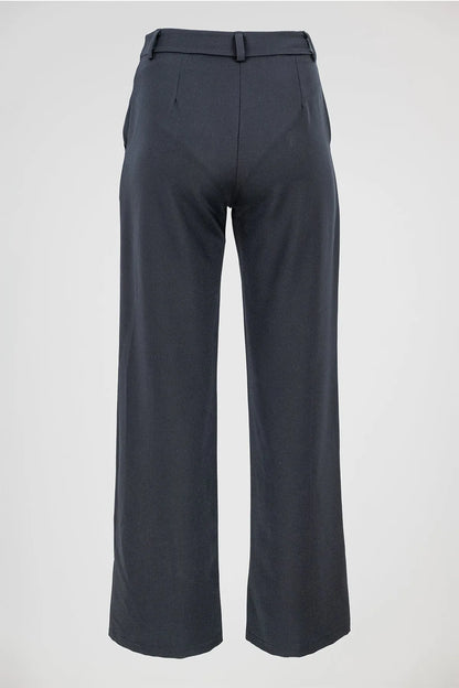 Elegant black wide-leg trousers with belt loops, perfect for office or smart-casual style.