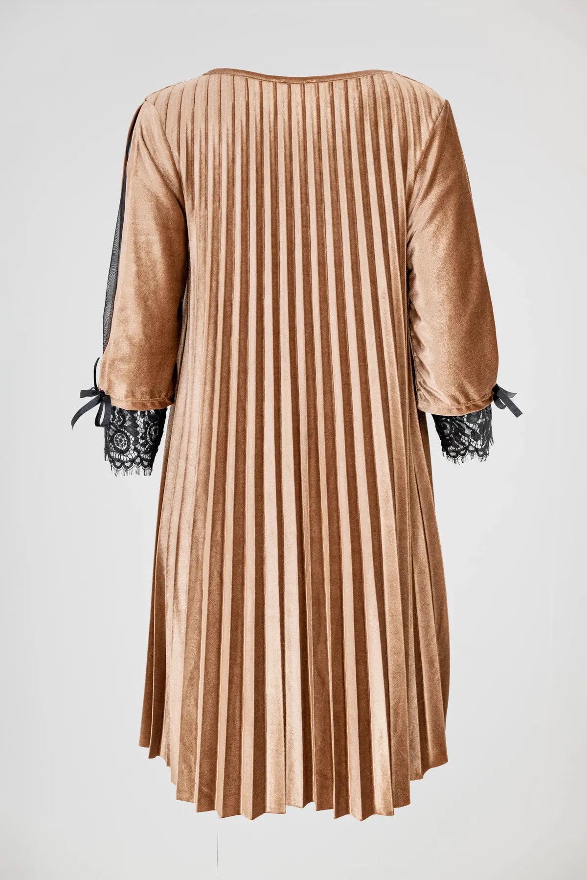 Дамска плисирана кадифена рокля с дантела – Caramel Dream-рокли-6Sense