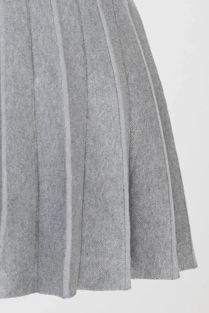 Сива плисирана пола с декоративни златни копчета - Soft Pleats-Поли-6Sense