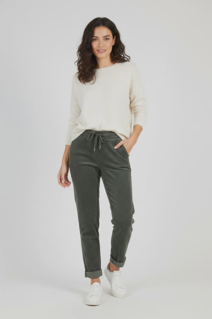 Дамски джинси Forest Cord – горско зелен кадифен комфорт