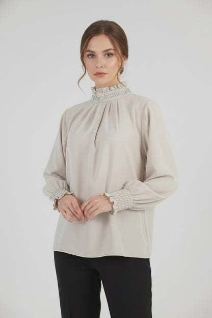 Бежова блуза с декоративна яка и фина драпировка - Tiramisu