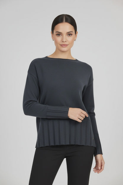 Дамски фин пуловер в черно с рипсен подгъв - Soft Line