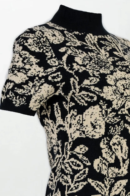 Рокля фино плетиво с флорален мотив - Noir Florale-рокли-6Sense