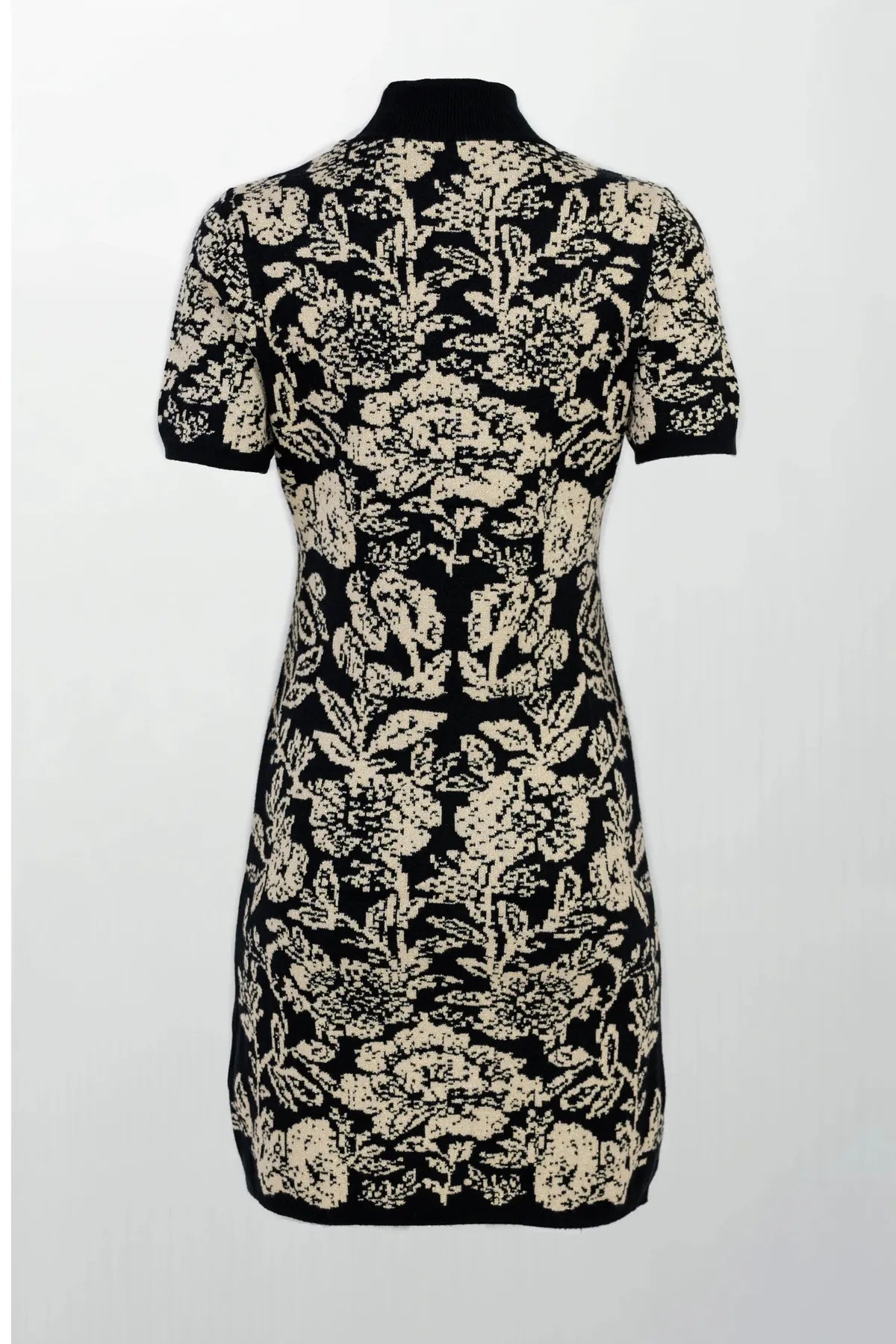 Рокля фино плетиво с флорален мотив - Noir Florale-рокли-6Sense