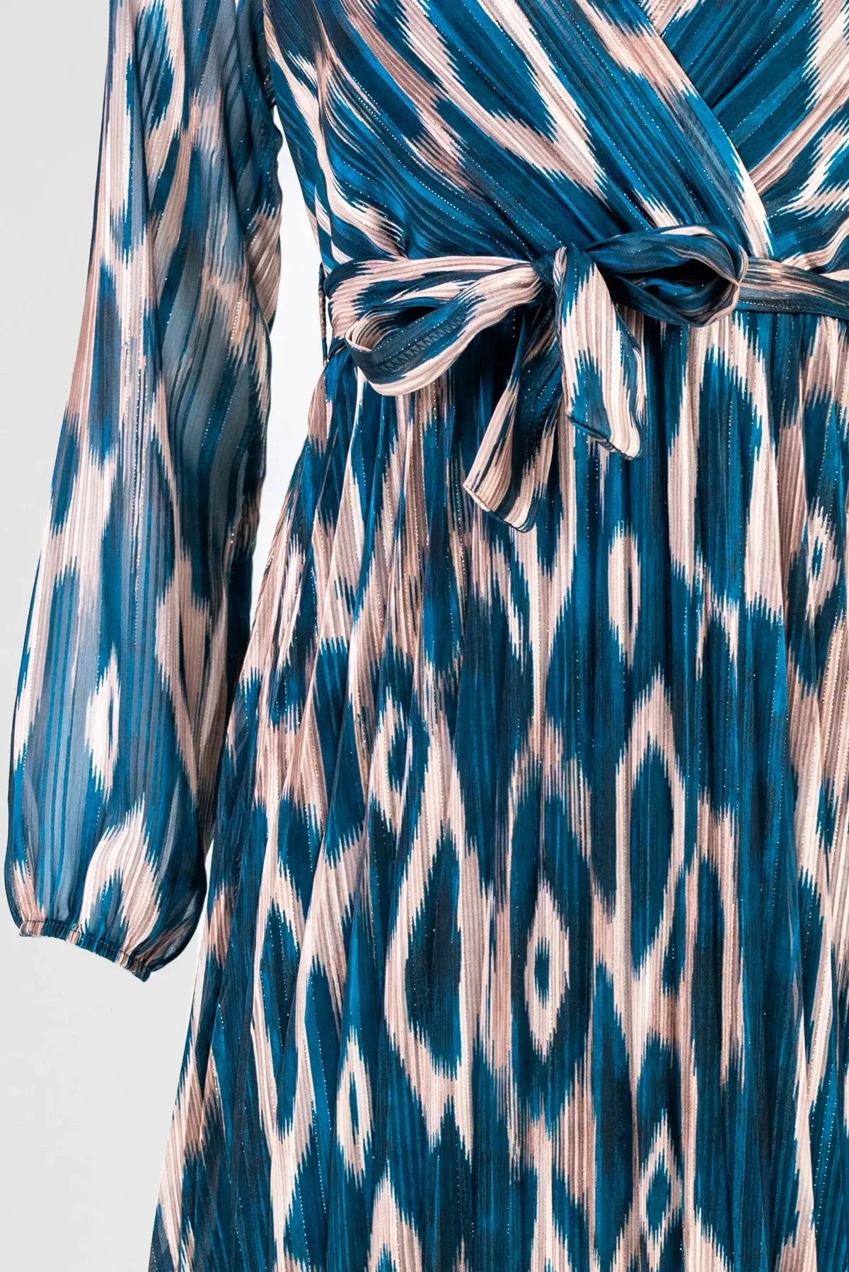 Рокля плисе - ефирност с артистичен принт - Teal Mirage-рокли-6Sense