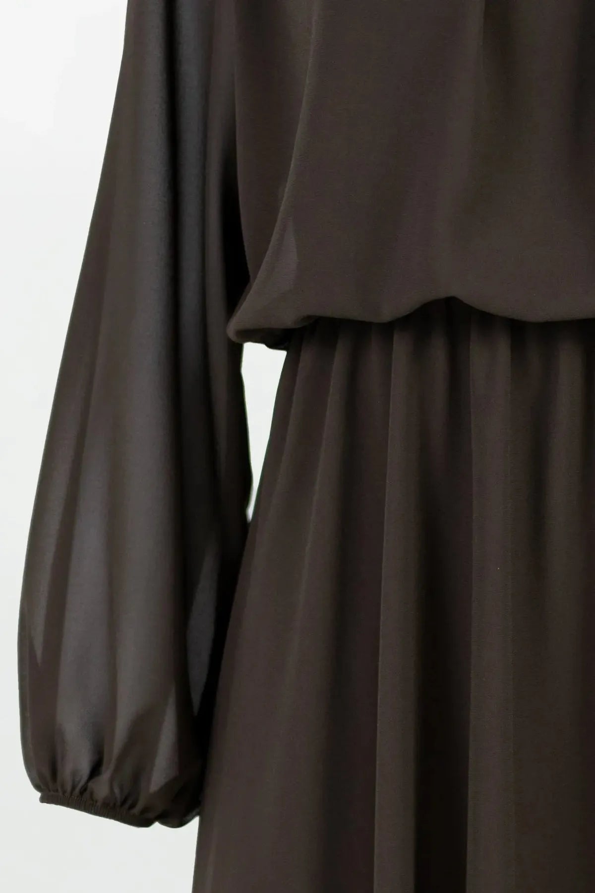 Шифонена кафява рокля с лека подплата - Cocoa Air-рокли-6Sense