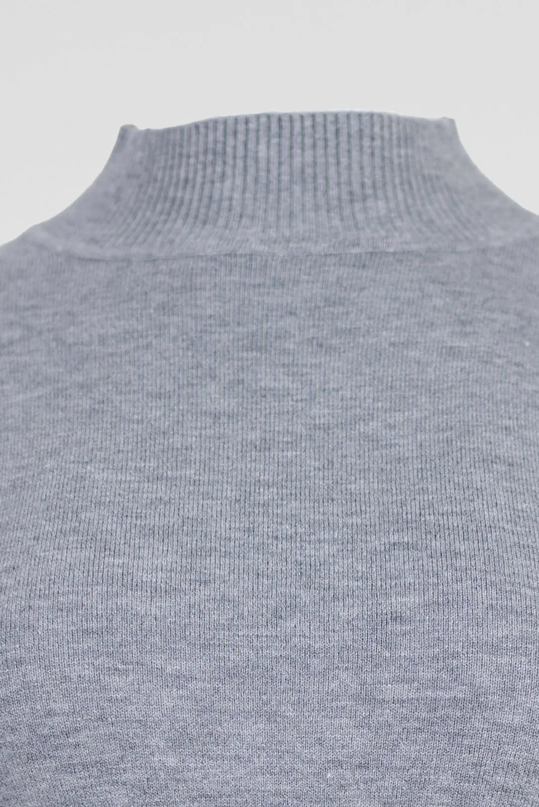 Сива блуза от фино плетиво с полу-поло - Soft Mock-блузи-6Sense