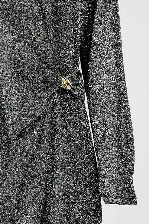 Сребриста рокля с фин блясък и асиметричен акцент – Silver Knot-рокли-6Sense