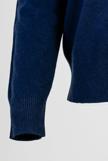 Тъмносин пуловер фино плетиво с обло деколте - Soft Blue-пуловери-6Sense